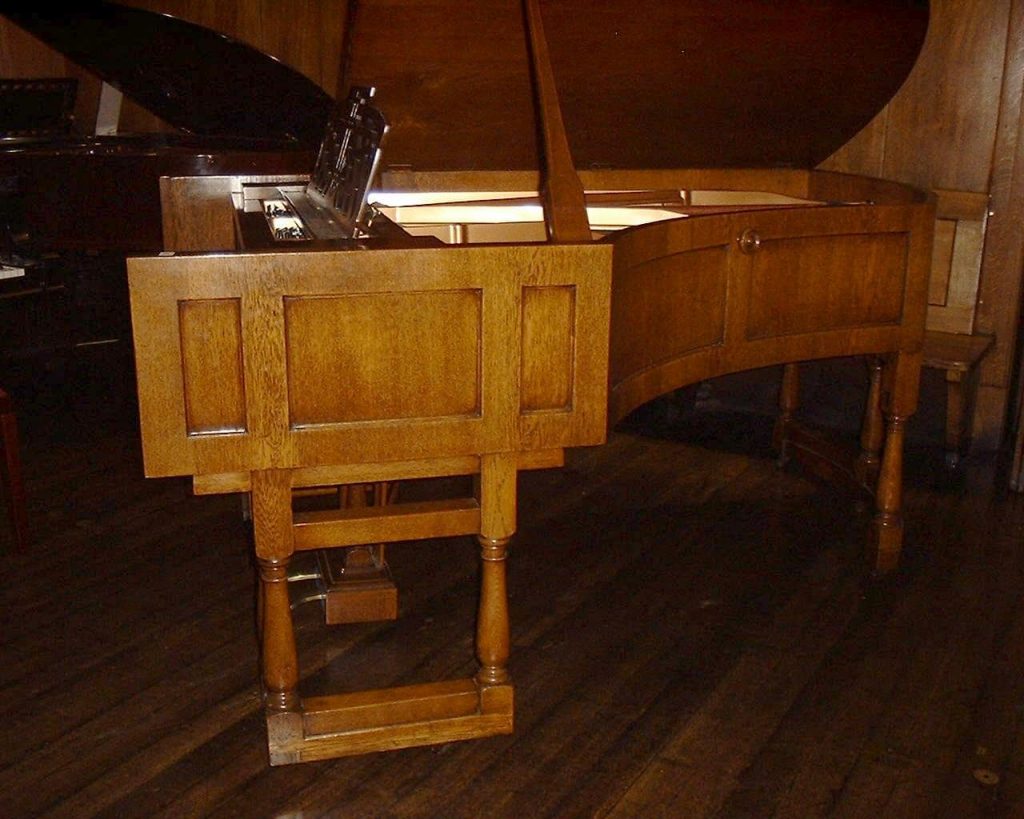 Ronisch Grd - Oak Arts & Crafts 2 piano